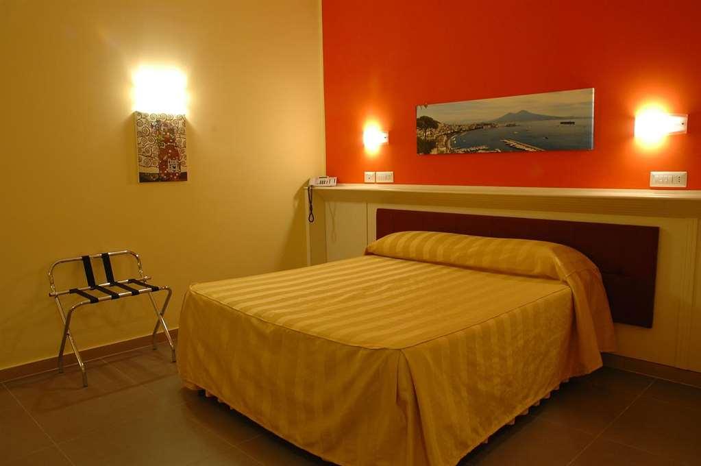 Capodichino International Hotel Neapel Zimmer foto